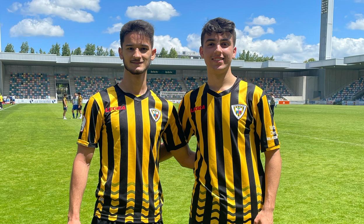Lander Martín y Carlos González el día de su debut en Lasesarre 