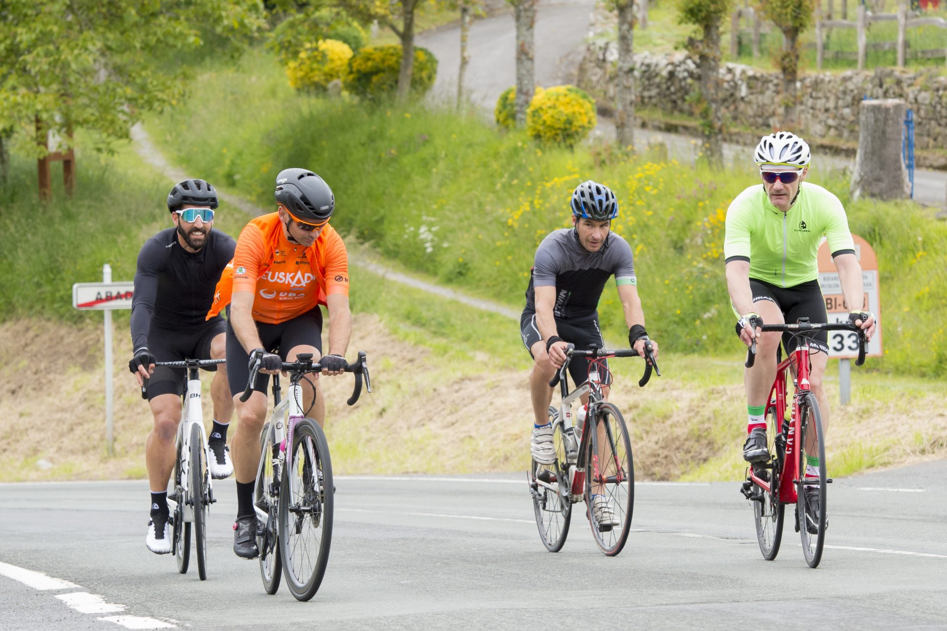 Fotos: La subida a Urkiola de los rojiblancos, en imágenes