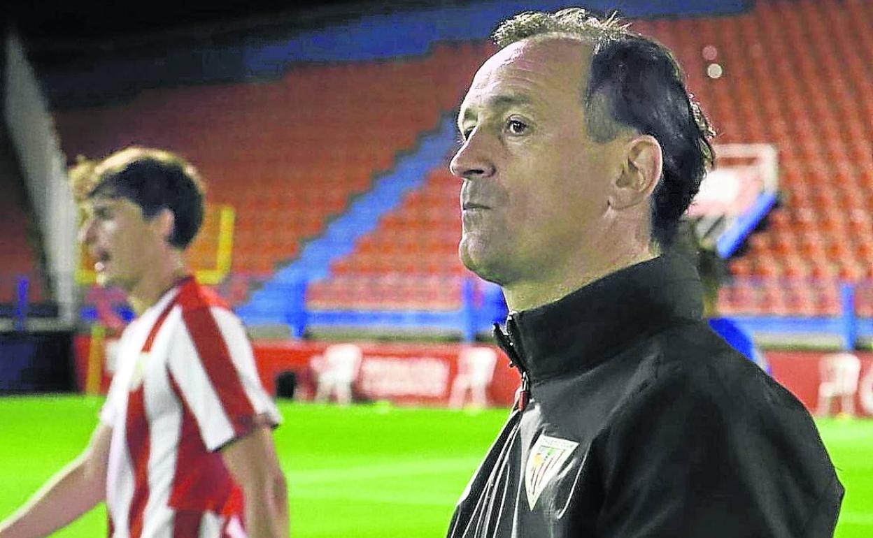 Joseba Etxeberria tras la eliminación del Bilbao Athletic en Almendralejo. 