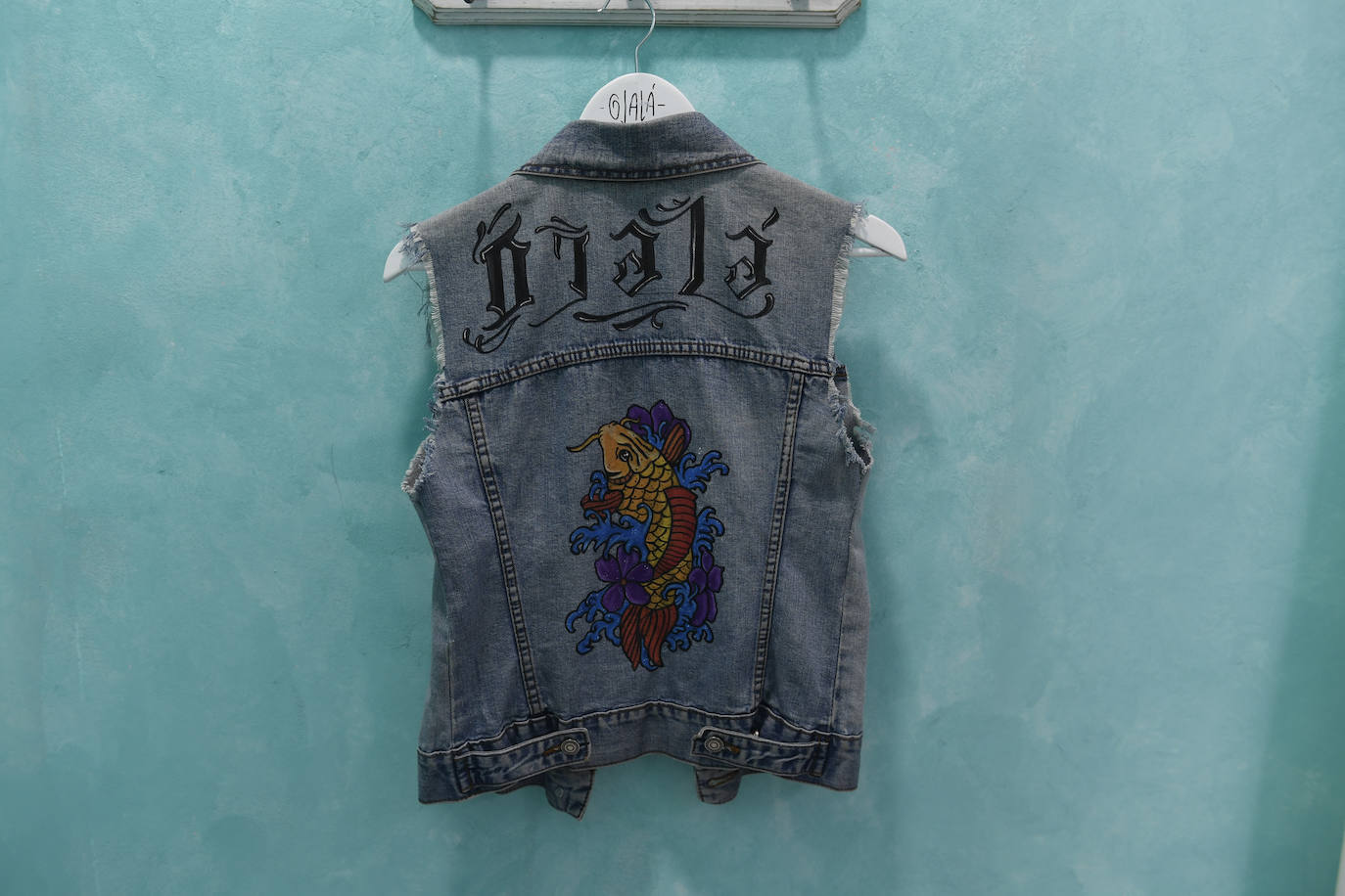 Fotos: Madre e hijo personalizan ropa y accesorios únicos en si tienda de Barakaldo