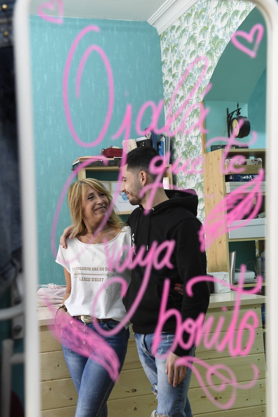 Fotos: Madre e hijo personalizan ropa y accesorios únicos en si tienda de Barakaldo