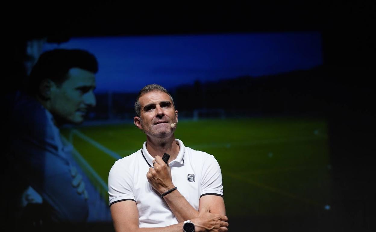 Gaizka Garitano, ayer en Kirolene, en Durango. 