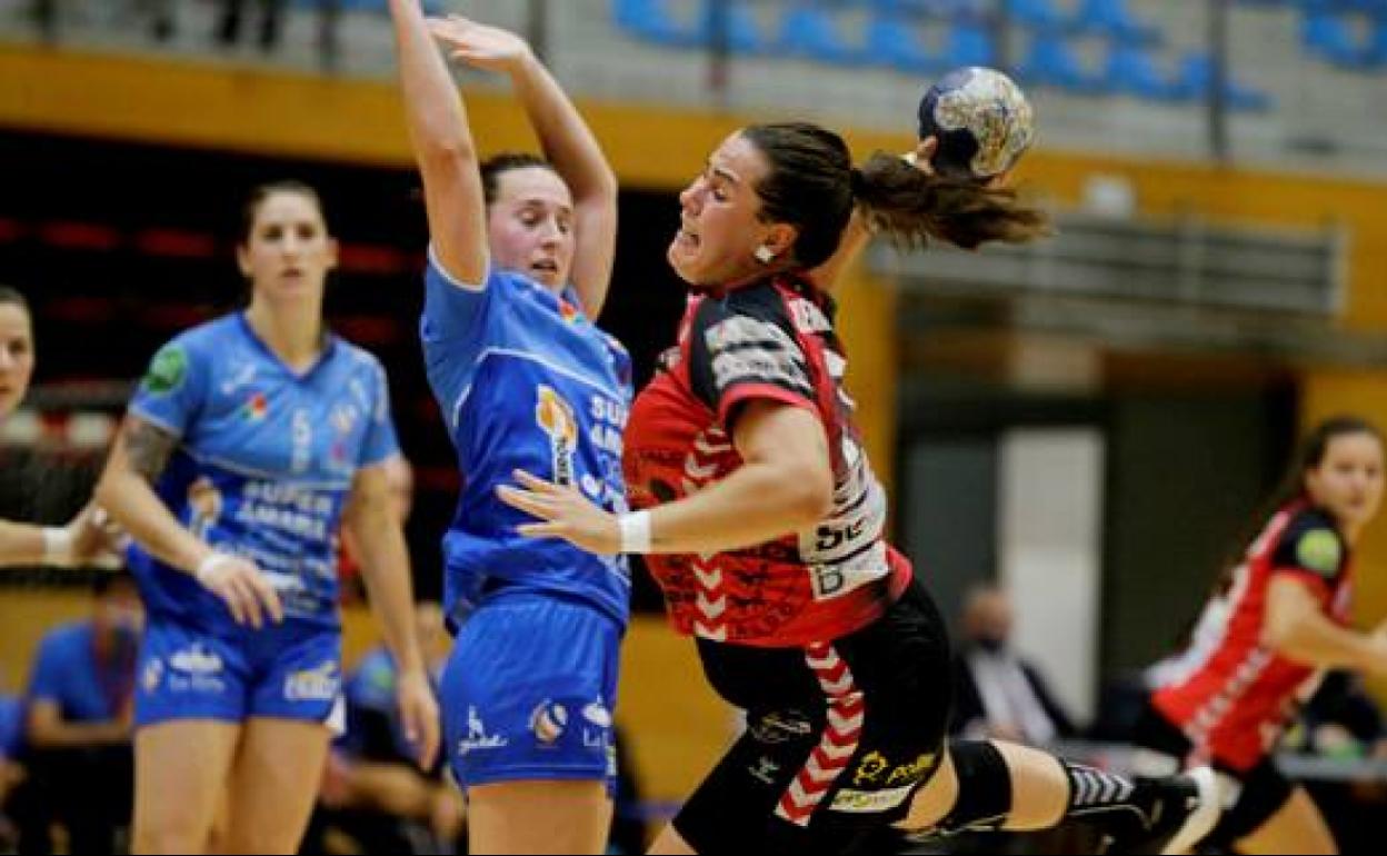 La capitana Ainhoa Hernández se despide del club de su vida para emprender una nueva etapa en Rumanía. 