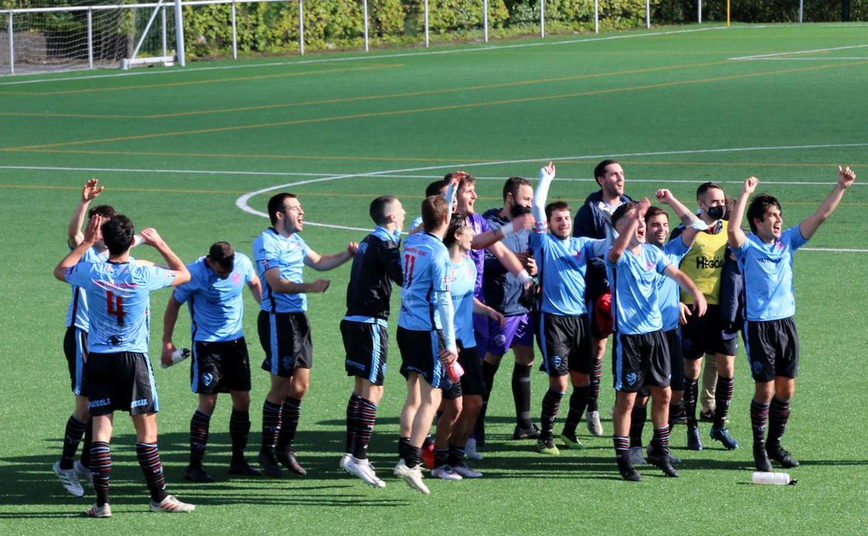 Fútbol vizcaíno: El milagro del Uritarra: cerca de ascender a Tercera con muchos jugadores de Larrabetzu y sin cobrar