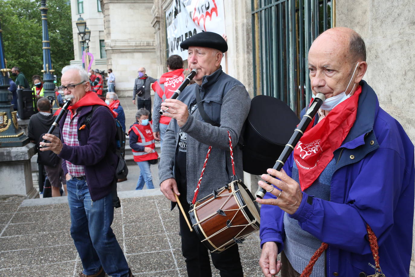 Fotos: Miles de pensionistas vuelven a llenar calles vascas para pedir una pensión mínima de 1.080 euros