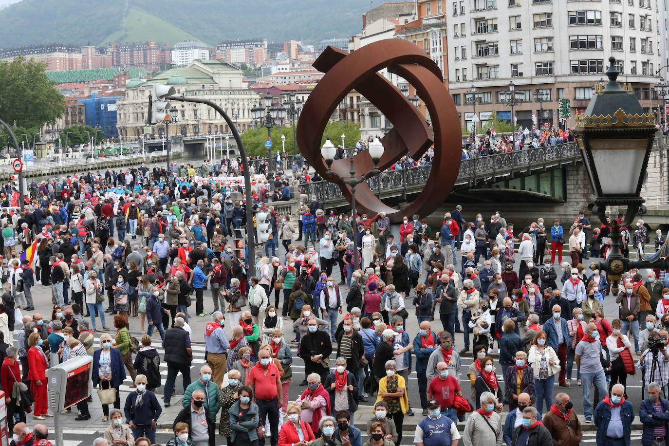 Fotos: Miles de pensionistas vuelven a llenar calles vascas para pedir una pensión mínima de 1.080 euros