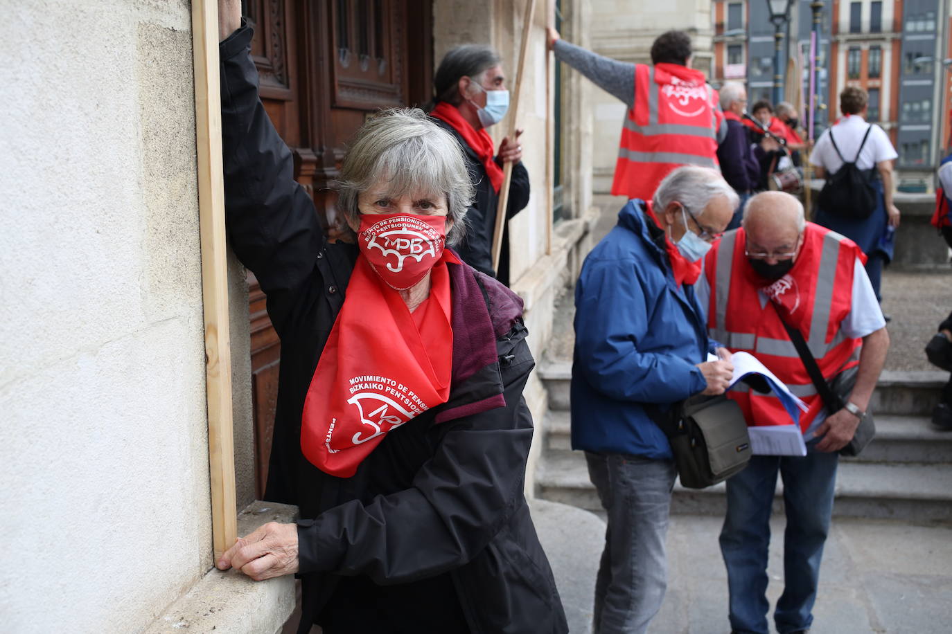 Fotos: Miles de pensionistas vuelven a llenar calles vascas para pedir una pensión mínima de 1.080 euros