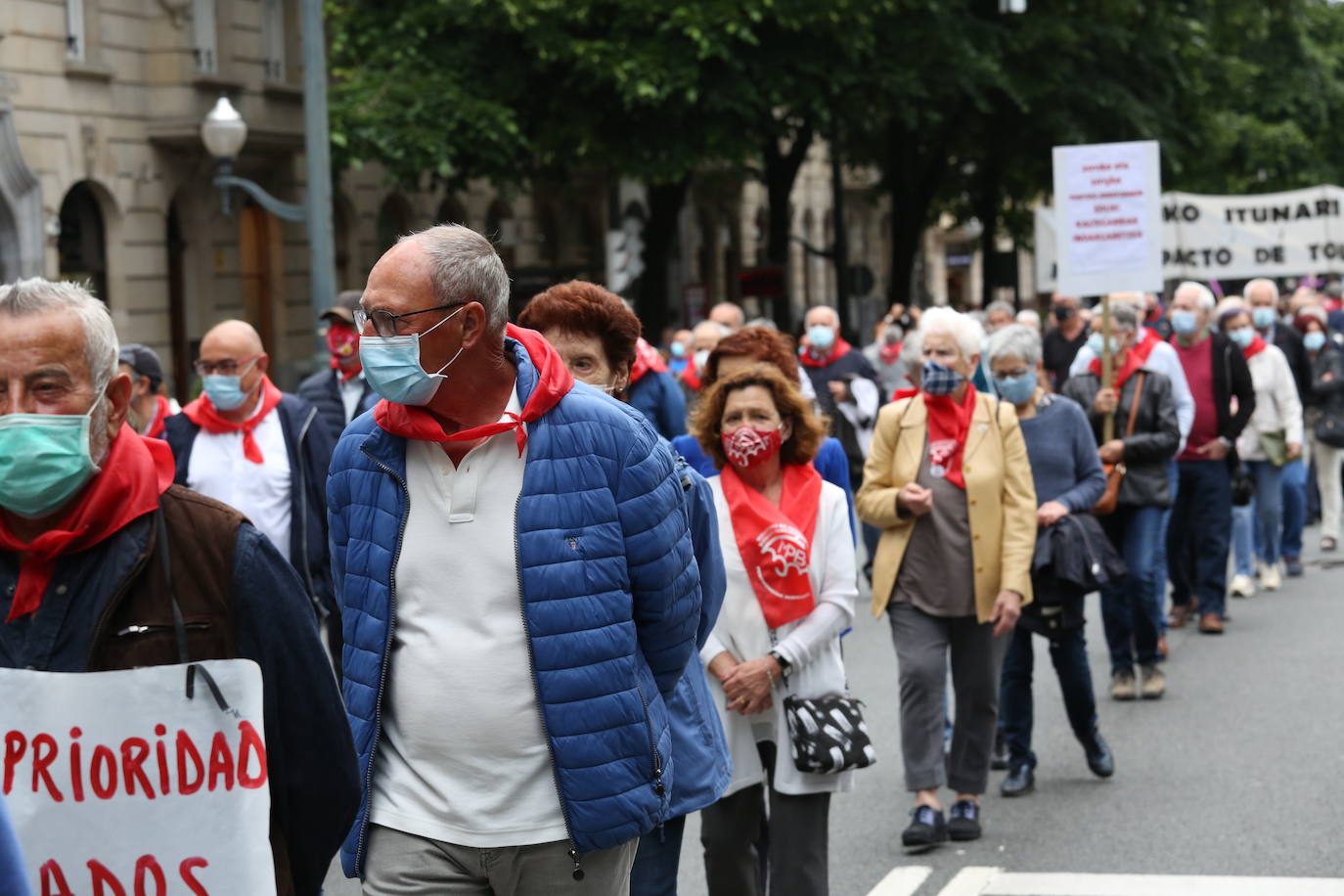 Fotos: Miles de pensionistas vuelven a llenar calles vascas para pedir una pensión mínima de 1.080 euros