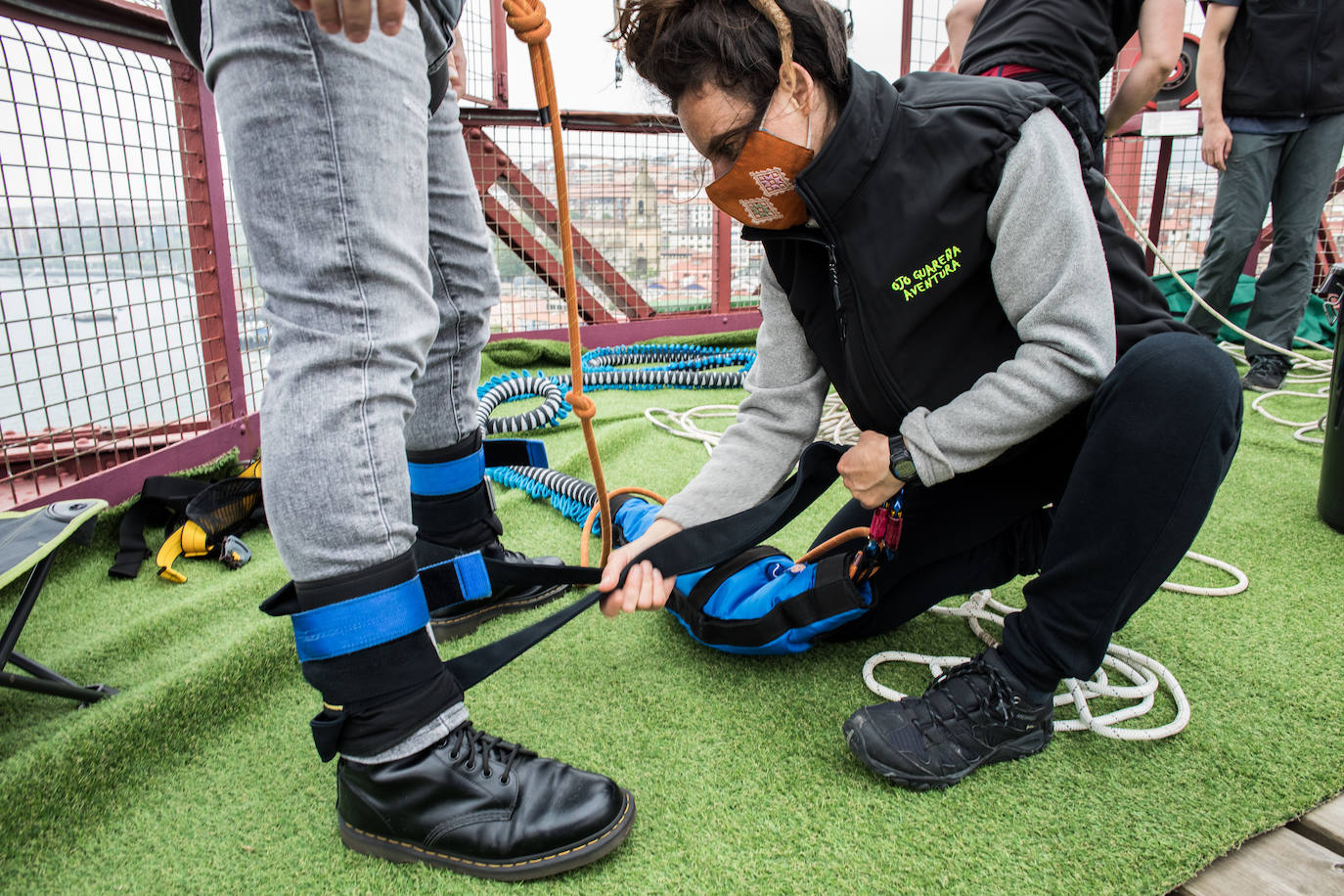 Fotos: Vuelven los saltos desde el Puente Colgante