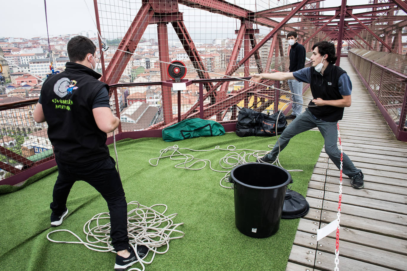 Fotos: Vuelven los saltos desde el Puente Colgante
