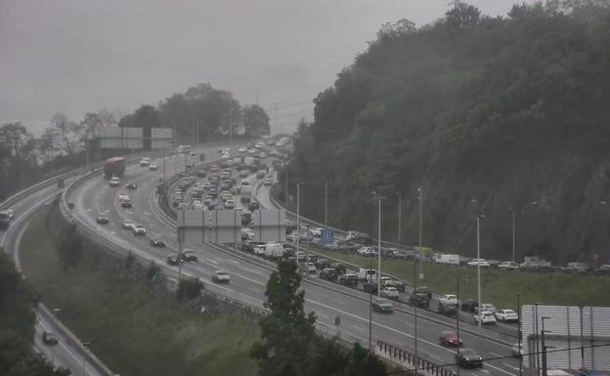 Vecinos piden rebajar a 80 la velocidad en el corredor del Txorierri