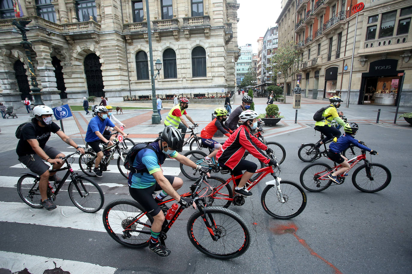 Fotos: Marcha ciclista para reclaramar un Bidegorri entre Bilbao y Barakaldo