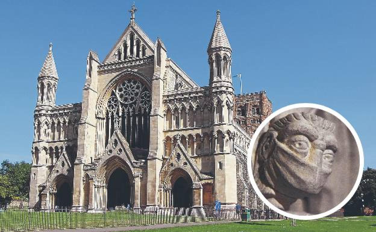 La catedral de St Albans y su nuevo personaje enmascarado. Przemysław Sakrajdaa. 