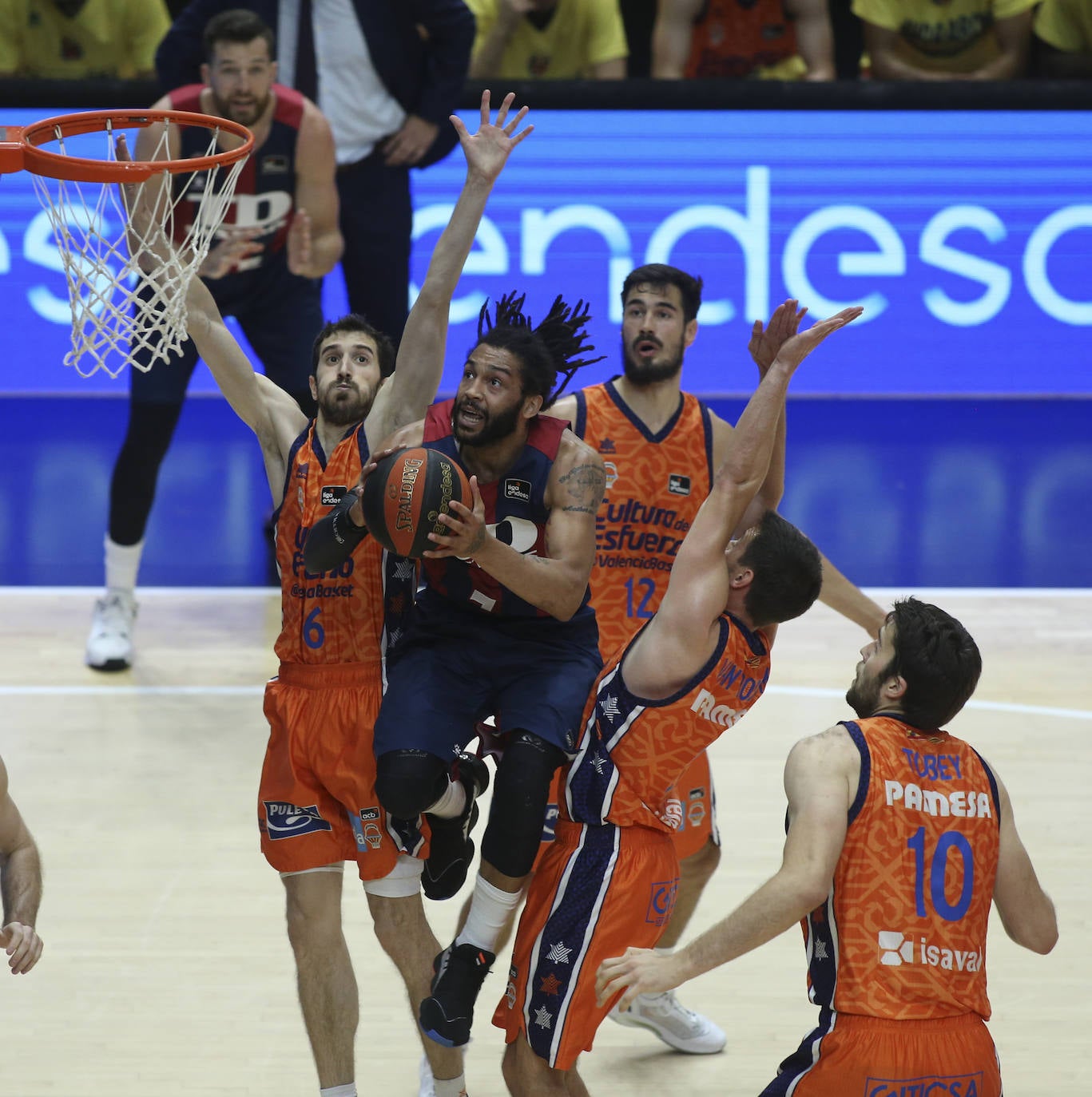 Fotos: Las mejores imágenes del Valencia - Baskonia