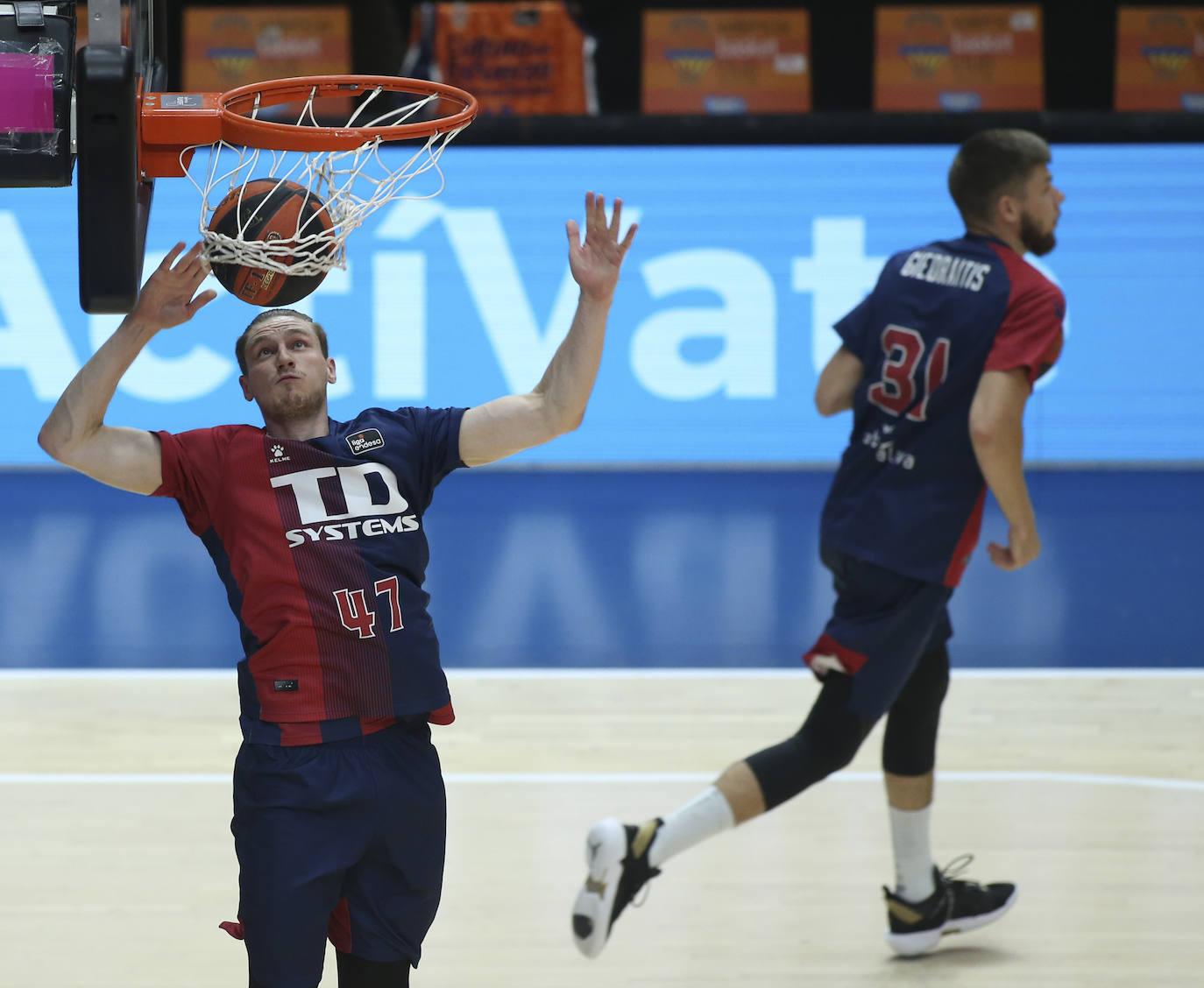 Fotos: Las mejores imágenes del Valencia - Baskonia