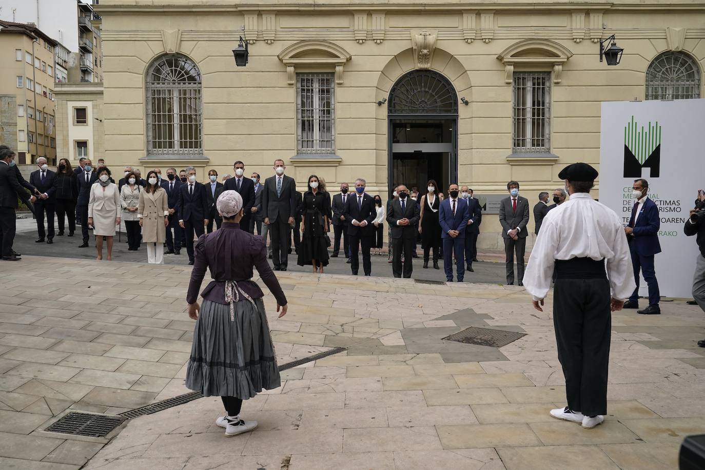 Fotos: Todas las imágenes del look de la reina Letizia en Euskadi