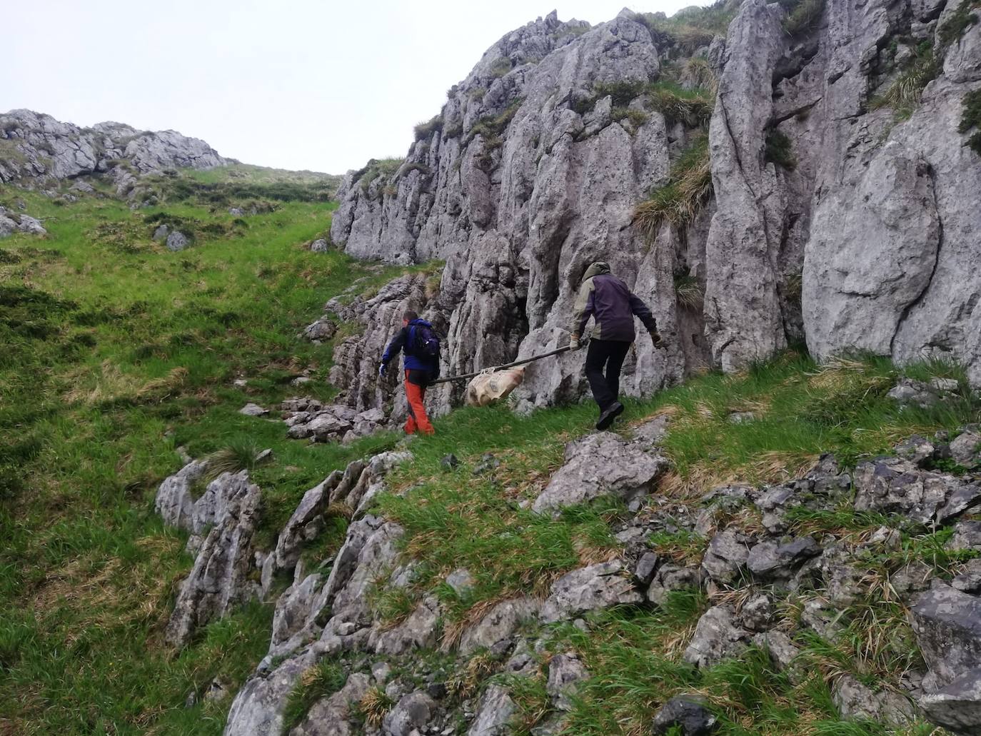 En algunas zonas más estrechas se llevó la obra entre dos personas.