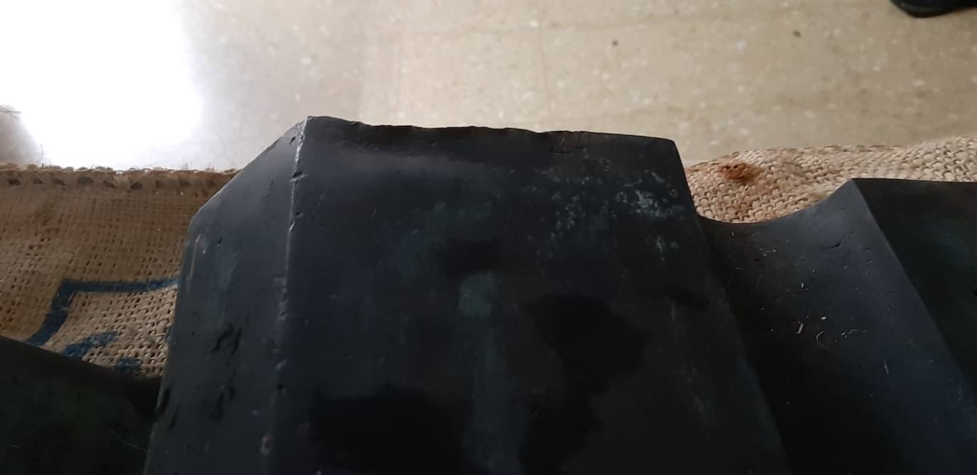 Algunos desperfectos en la escultura de Basterretxea.