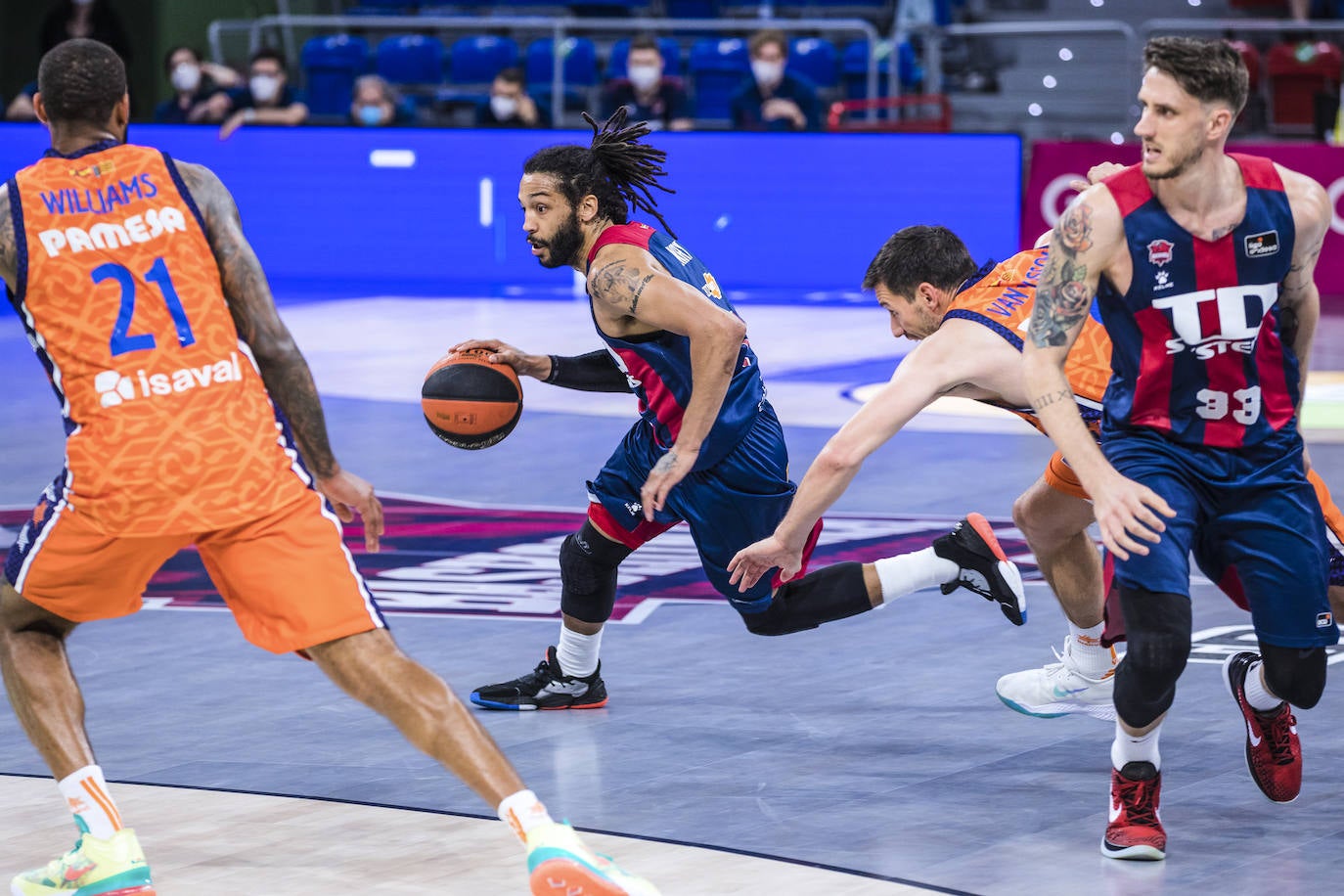 Fotos: Las mejores imágenes del Baskonia - Valencia