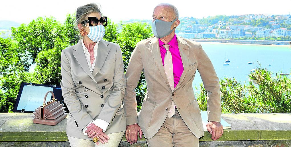 Elena Ochoa y Norman Foster, en la isla.