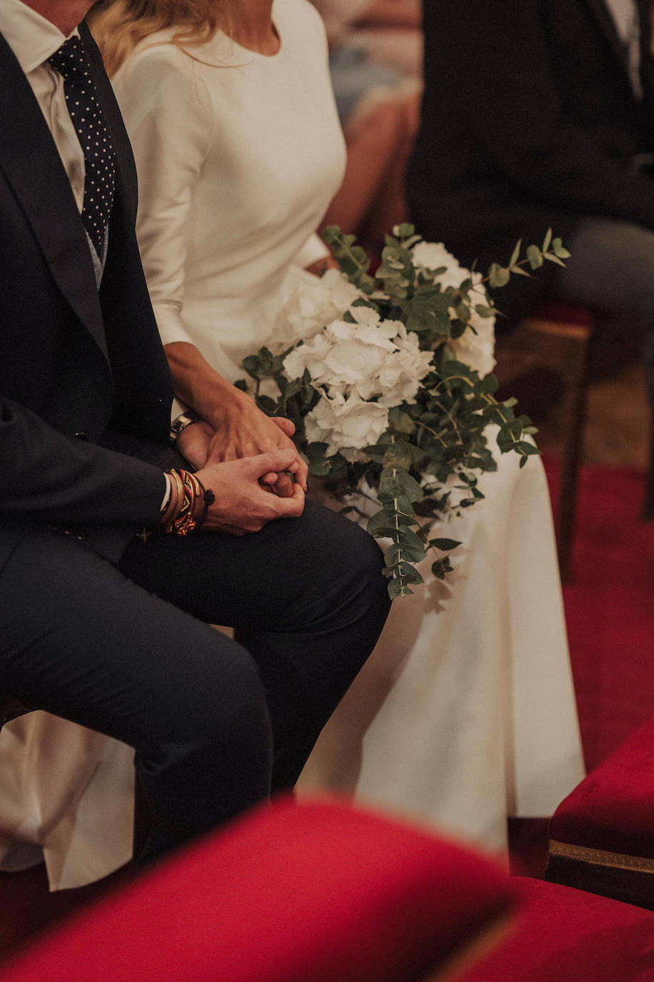 Fotos: Boda de altos vuelos de una azafata y un director turístico en la Iglesia de San Vicente Mártir de Abando