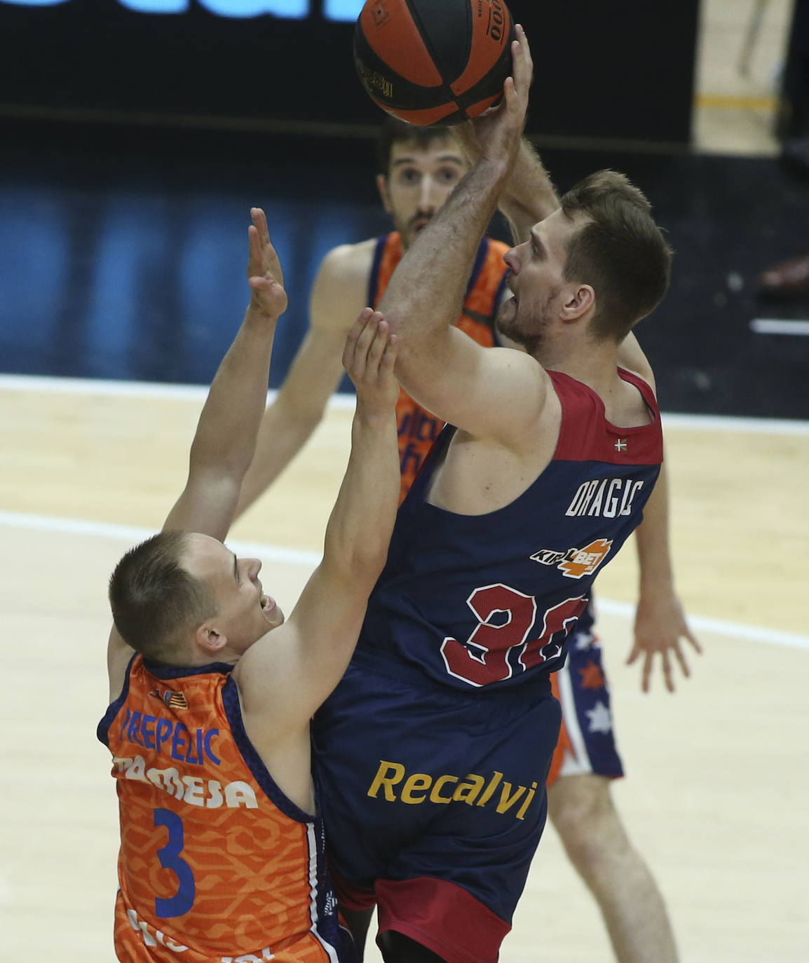 Fotos: Las mejores imágenes del Valencia - Baskonia