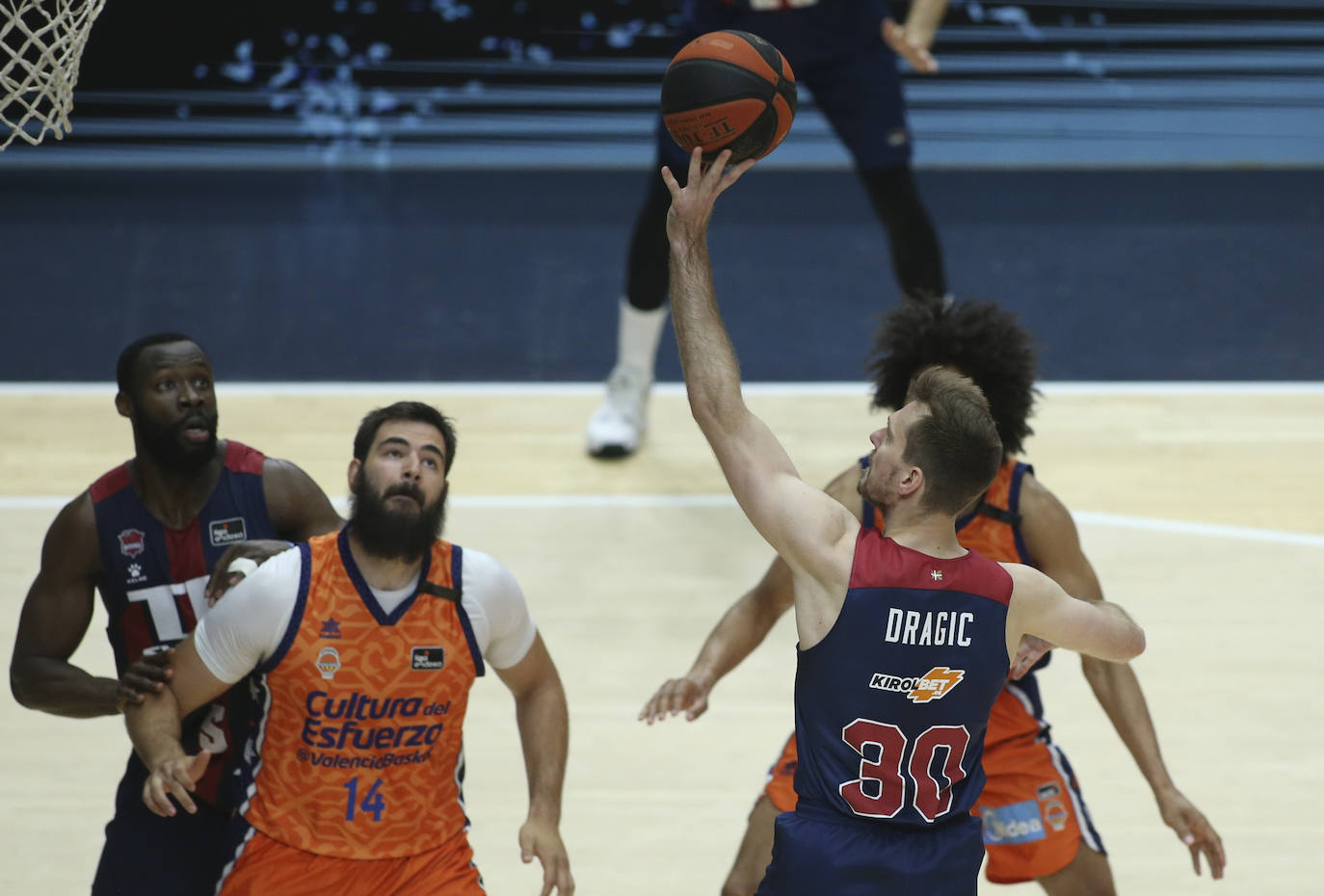 Fotos: Las mejores imágenes del Valencia - Baskonia