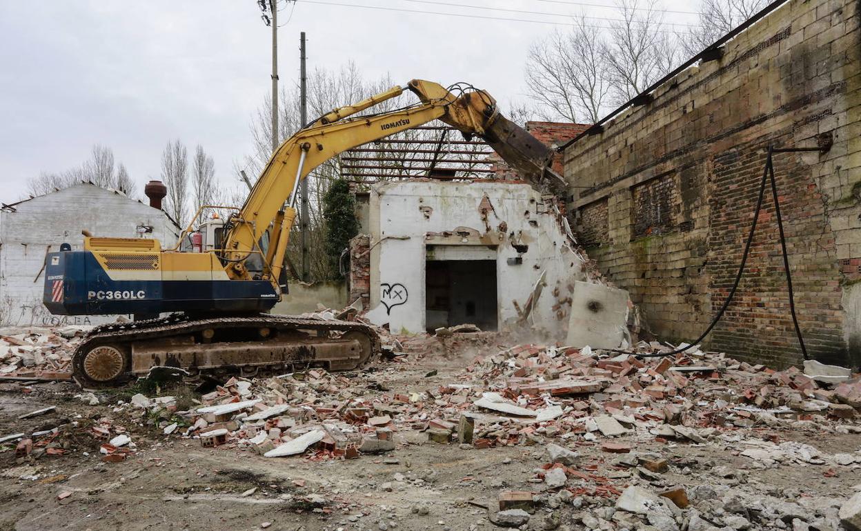 Los edificios de la fábrica de Curtidos se demolieron en 2019 tras diez años de abandono. 