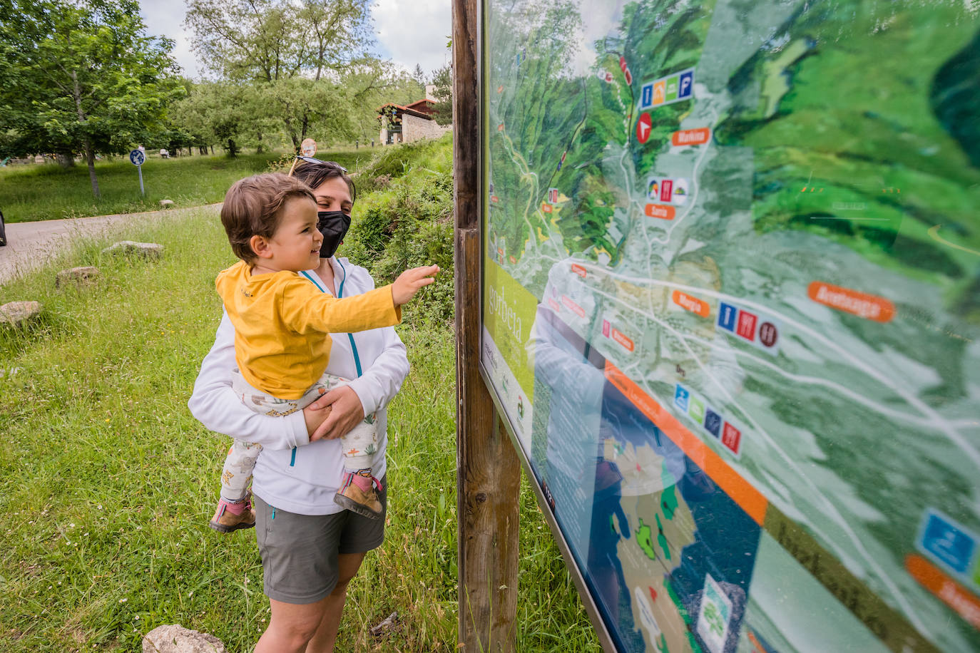 Fotos: Los Parques Naturales de Álava recuperan las rutas guiadas