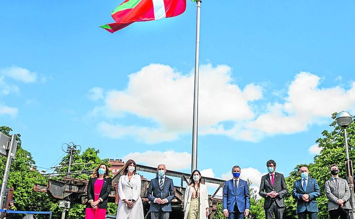 Ikurriña que ondea en Portal de Foronda. 