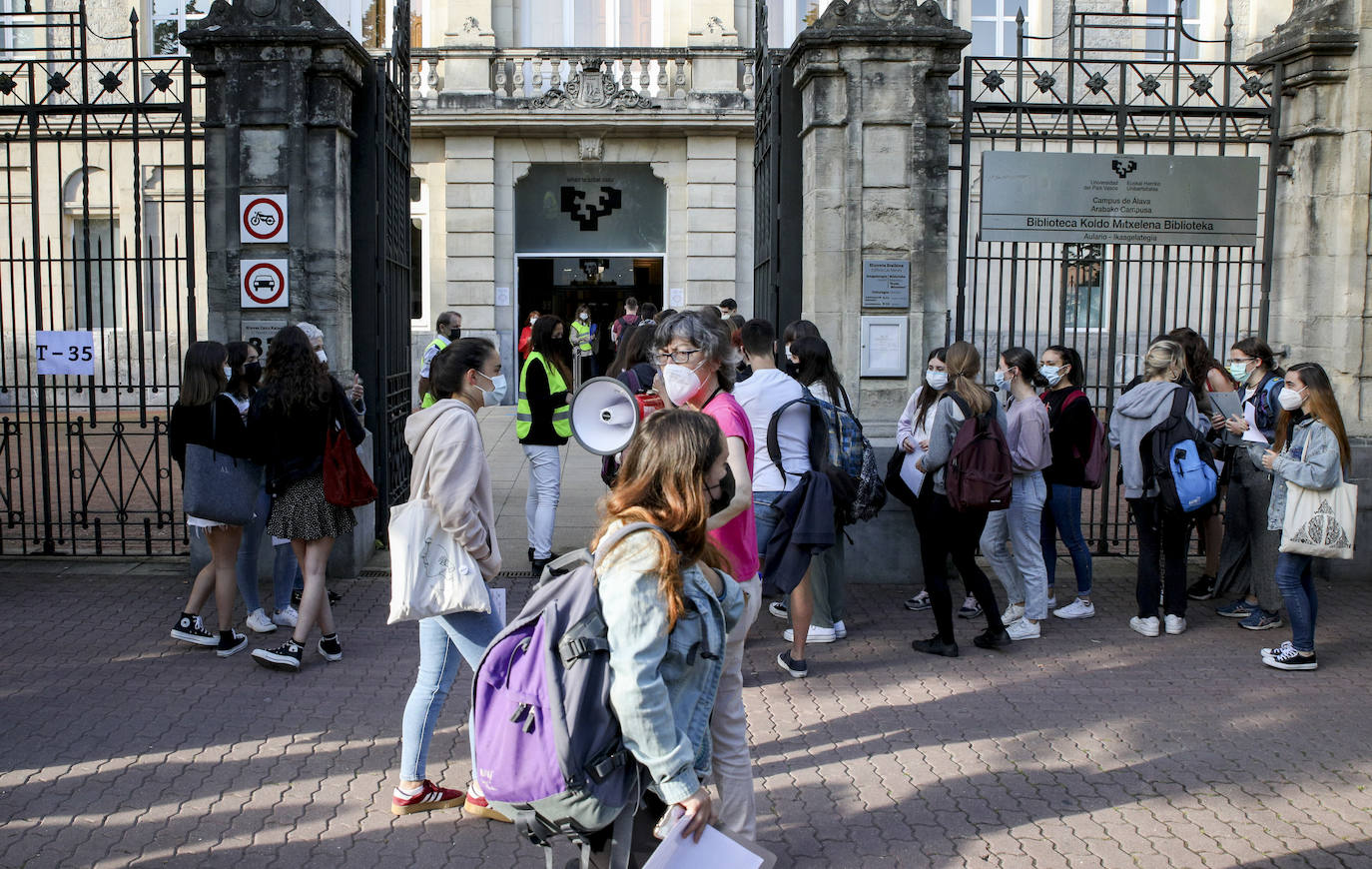 Fotos: Primera jornada de la Selectividad 2021 en Álava