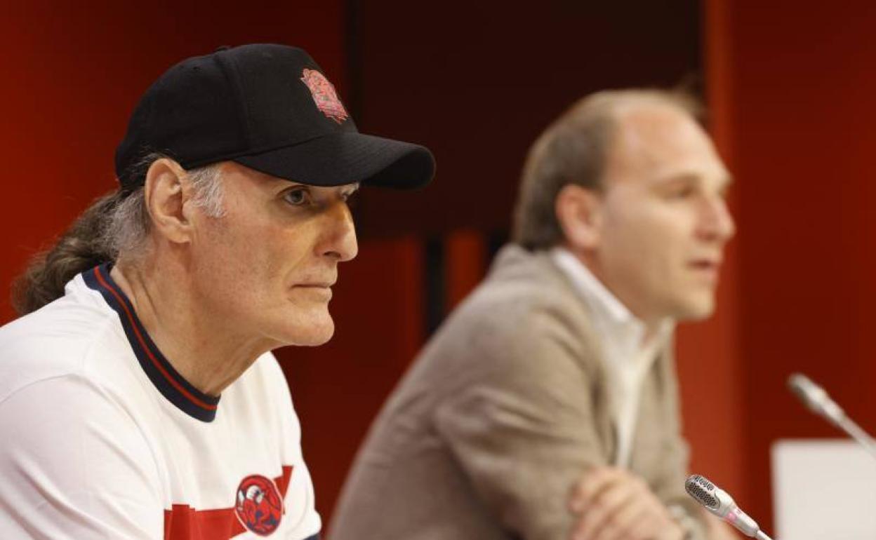 Dusko Ivanovic, junto al director deportivo azulgrana, Félix Fernández, durante la comparecencia de prensa. 