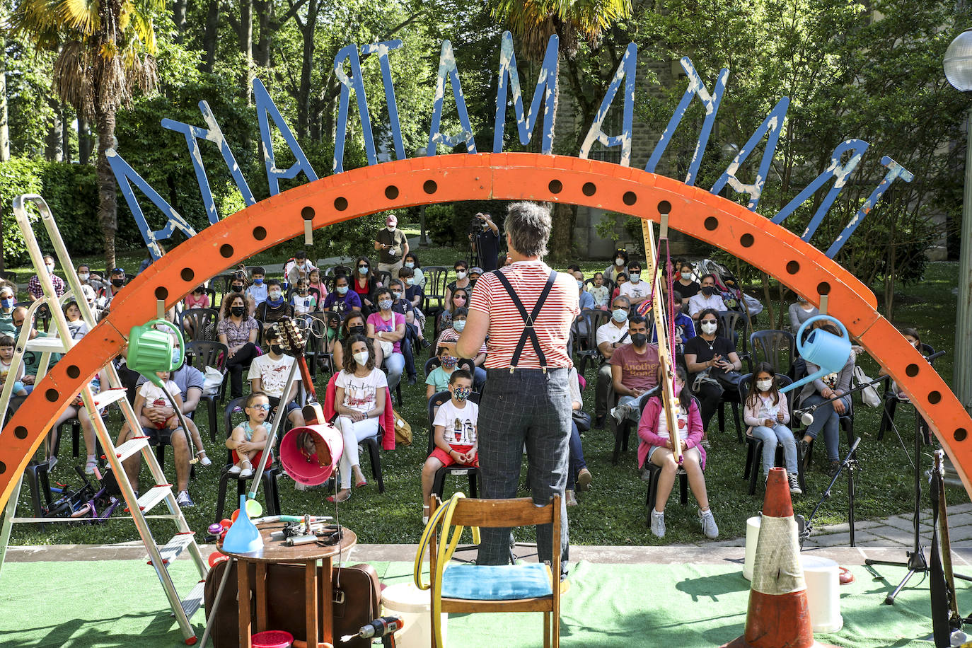 'Matraka ma non troppo' de Trakamatraka en los Jardines del palacio Zulueta