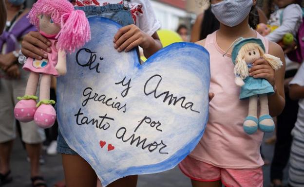 Galería. España se moviliza por las pequeñas Anna y Olivia.