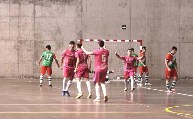 Los jugadores de Labastida celebran uno de los tantos del encuentro. 