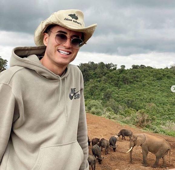 Jon Morcillo ha optado por unas vacaciones diferentes a los destinos de playa y ha viajado a Kenia.