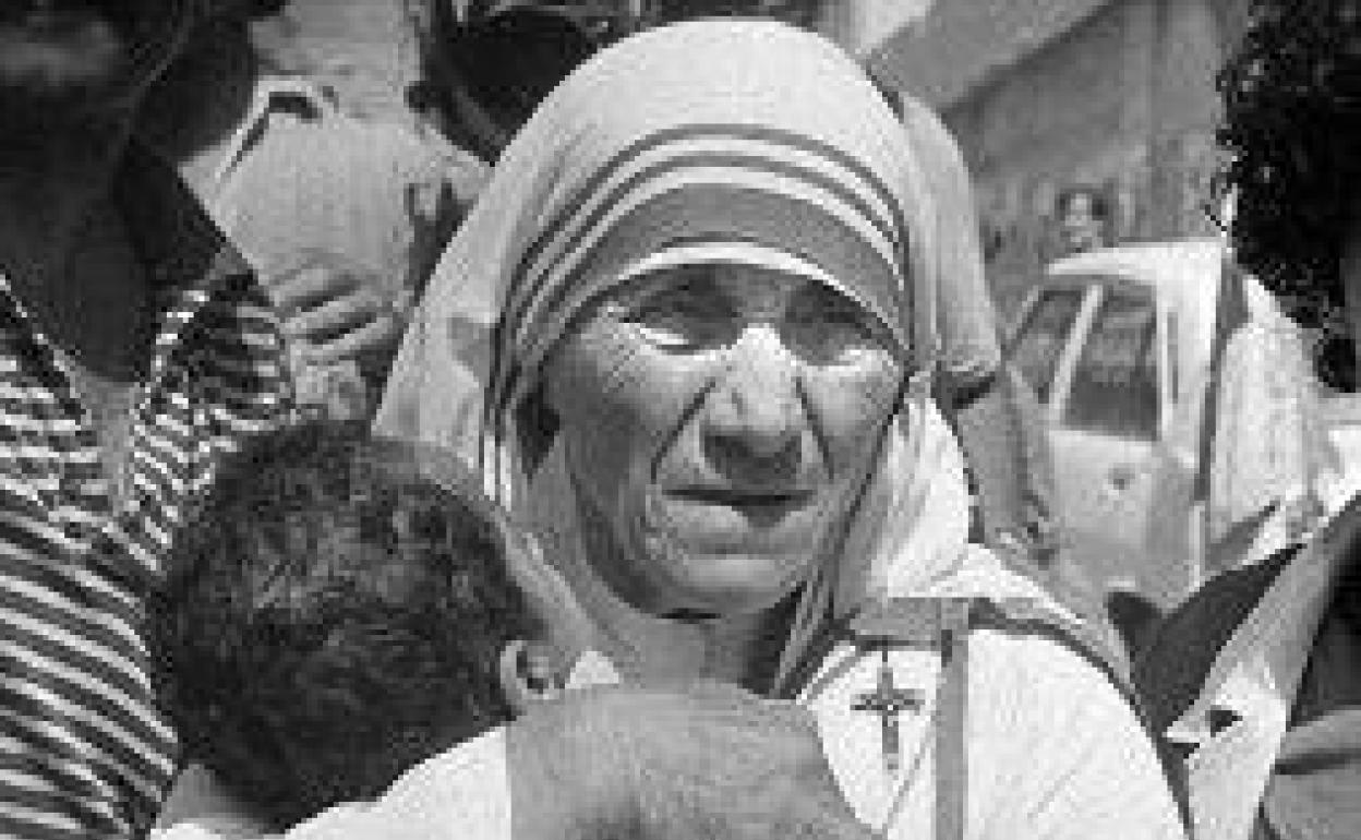 Teresa de Calcuta vivió volcada en la ayuda a los más pobres. 