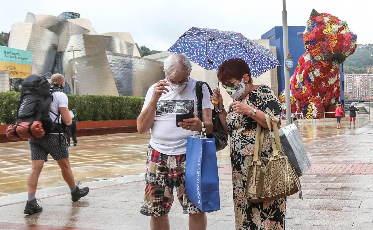 Turistas en Bilbao.