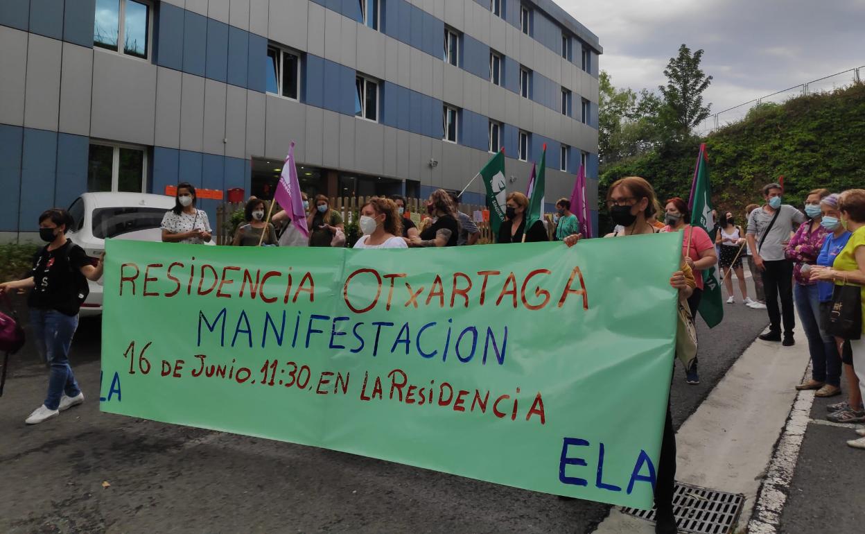 La manifestación ha recorrido las calles de Ortuella. 