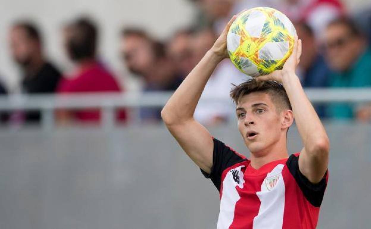 García de Albéniz, lateral zurdo del Bilbao Athletic, en la agenda del Mirandés