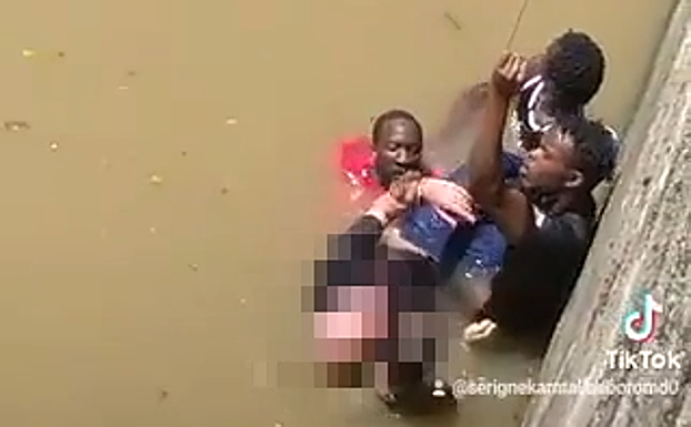 Rescate ría de Bilbao: Los senegaleses que salvaron a un hombre en la ría: «En lo único que pensaba era en salvarle»