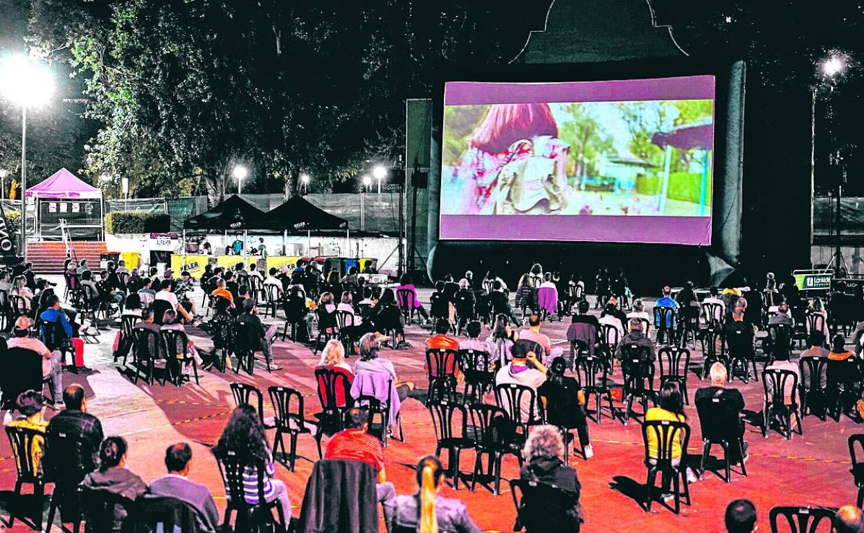 Algunas proyecciones pueden cambiar de ubicación o aplazarse un par de días en caso de lluvia. 