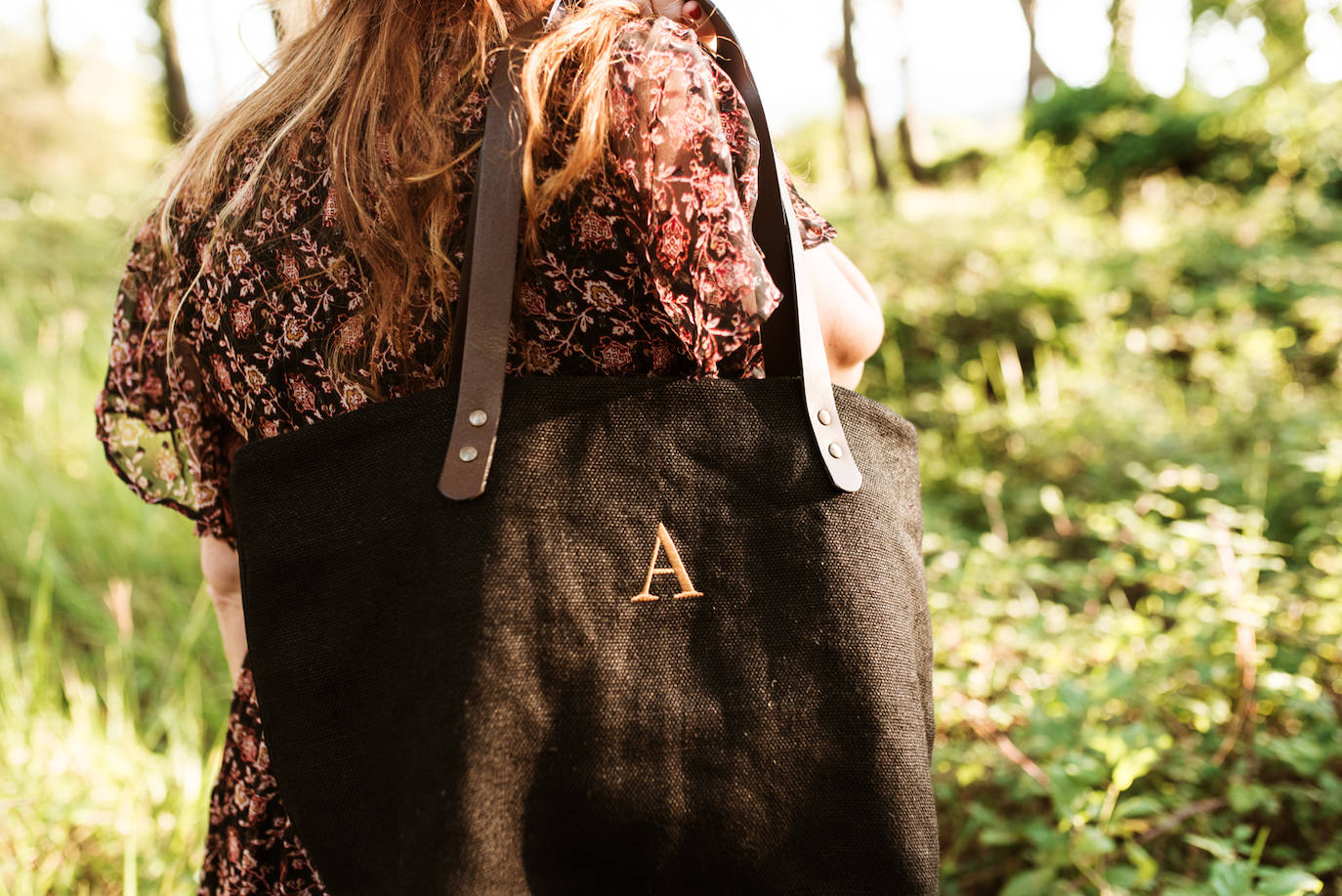 Fotos: Los bolsos que llevan tu nombre (literalmente) los crean una hija y su padre en su caserío de Urduliz