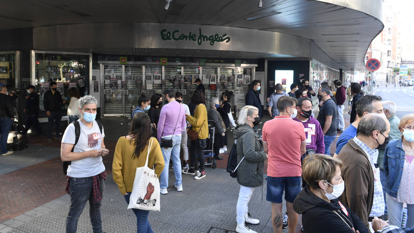 Fotos: Piquetes en el adelanto de las rebajas en Bilbao