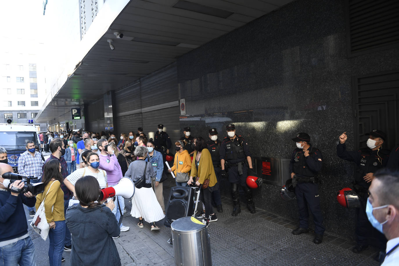 Fotos: Piquetes en el adelanto de las rebajas en Bilbao