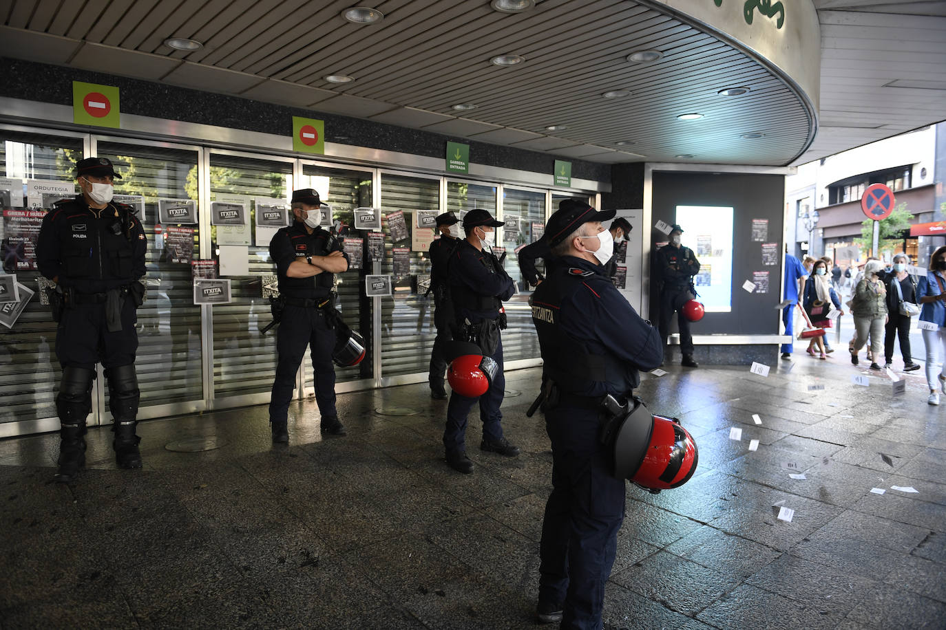 Fotos: Piquetes en el adelanto de las rebajas en Bilbao