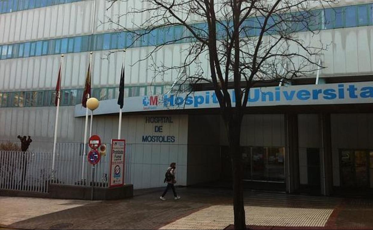 Entrada del Hospital Universitario de Móstoles. 