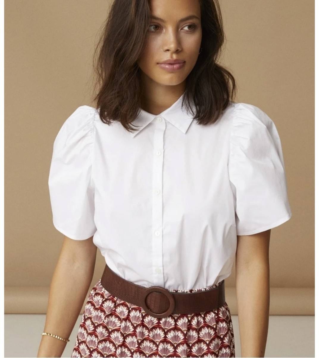 7. Camisa blanca con mangas abullonadas de la tienda Lalula, ubicada en la calle Araba número 4, en Basauri. Cuesta 69,95 euros.