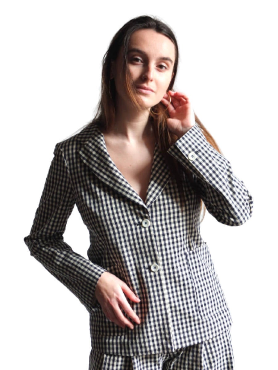 21. Chaqueta con estampado 'vichy' de la tienda Ämmä, ubicada en la Plaza Santiago número 1 del Casco Viejo. Cuesta 320 euros.