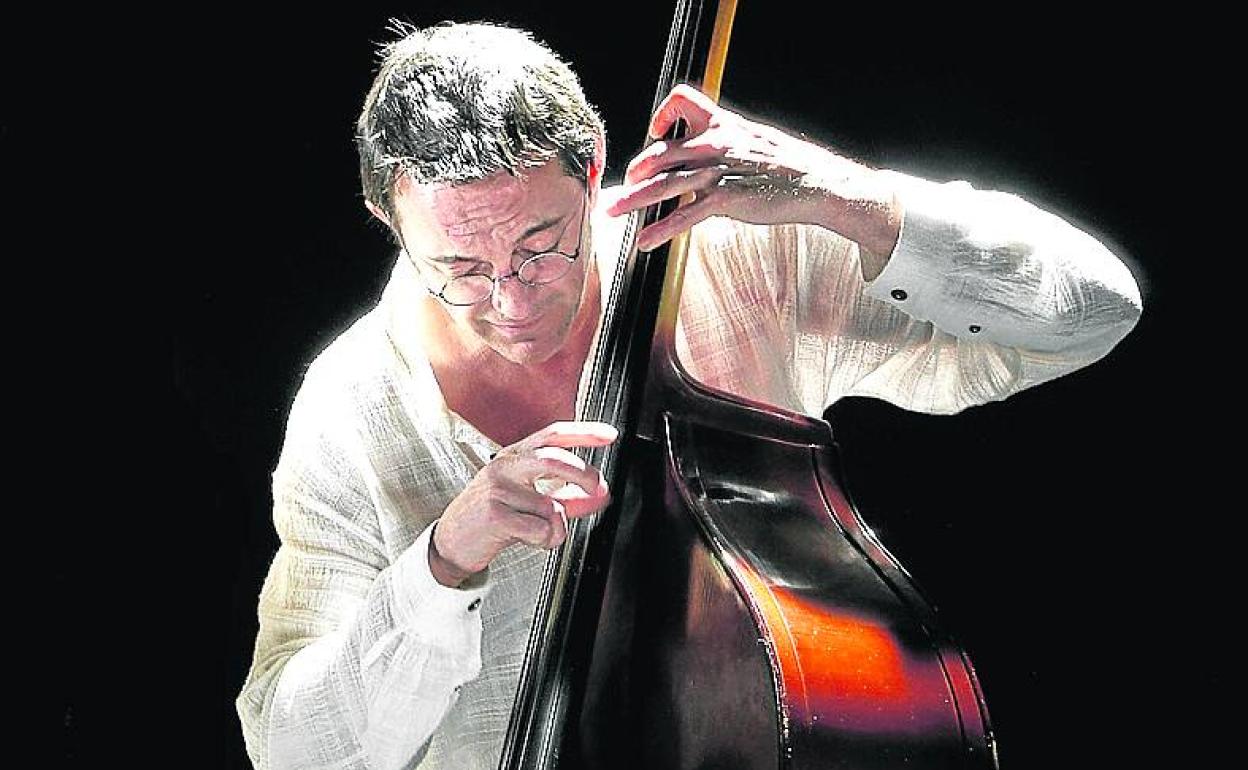 El contrabajista navarro Antonio Colina, un valor seguro. 